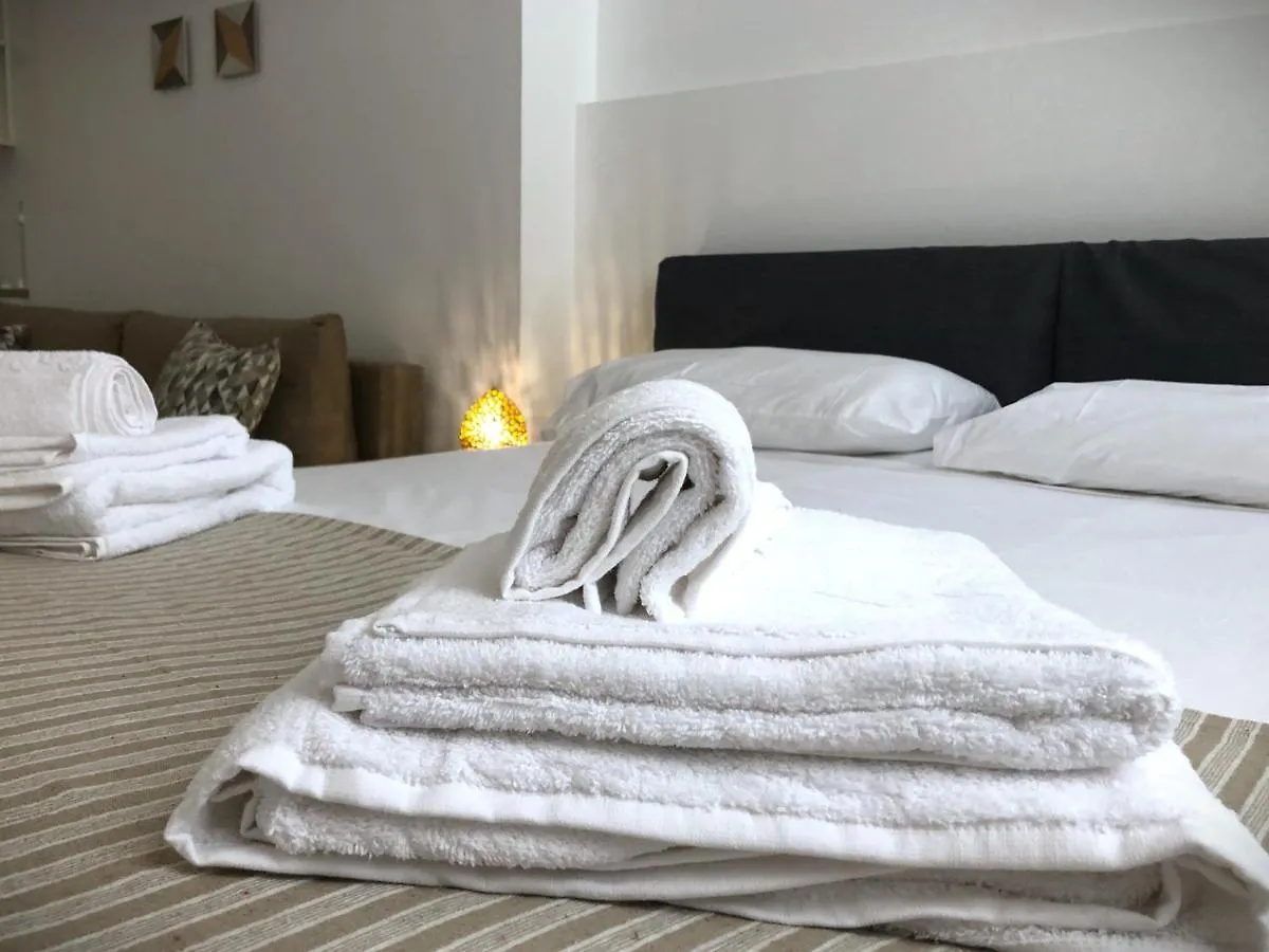 Zefiro Suites contacts